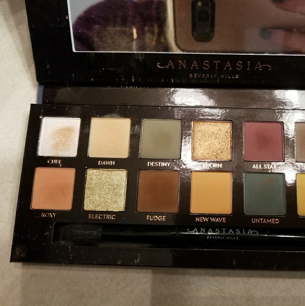 Authentic Subculture palette ABH